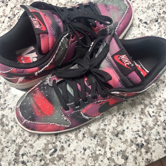 NIKE DUNK LOW RETRO PREMIUM GRAFFITI BLACK WHITE PINK PURPLE - Picture 1 of 2